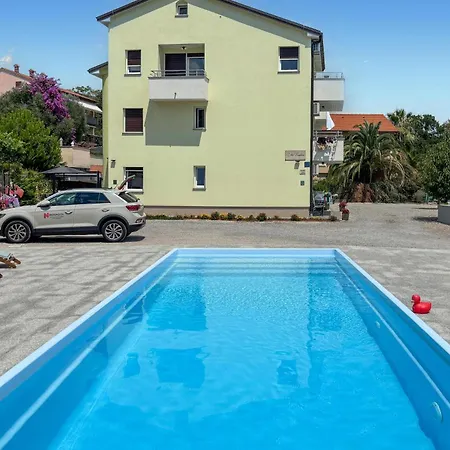 Lovely In With Swimming Pool Apartment *