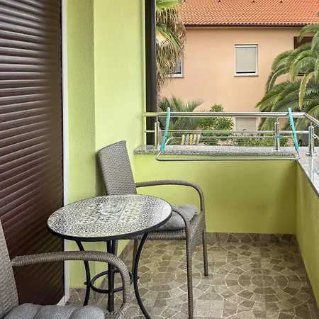 Lovely In With Swimming Pool Apartment *